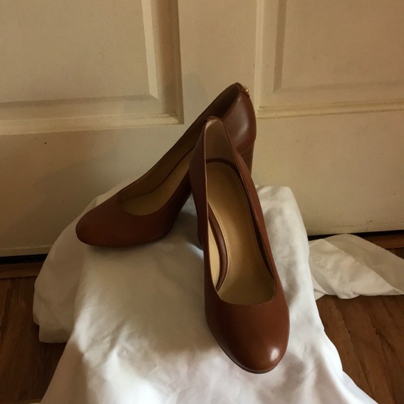 Michael Kors brown pumps - Picture 1 of 3